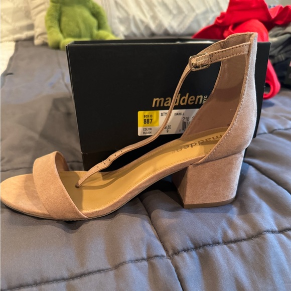 NEW low heels - Picture 1 of 3